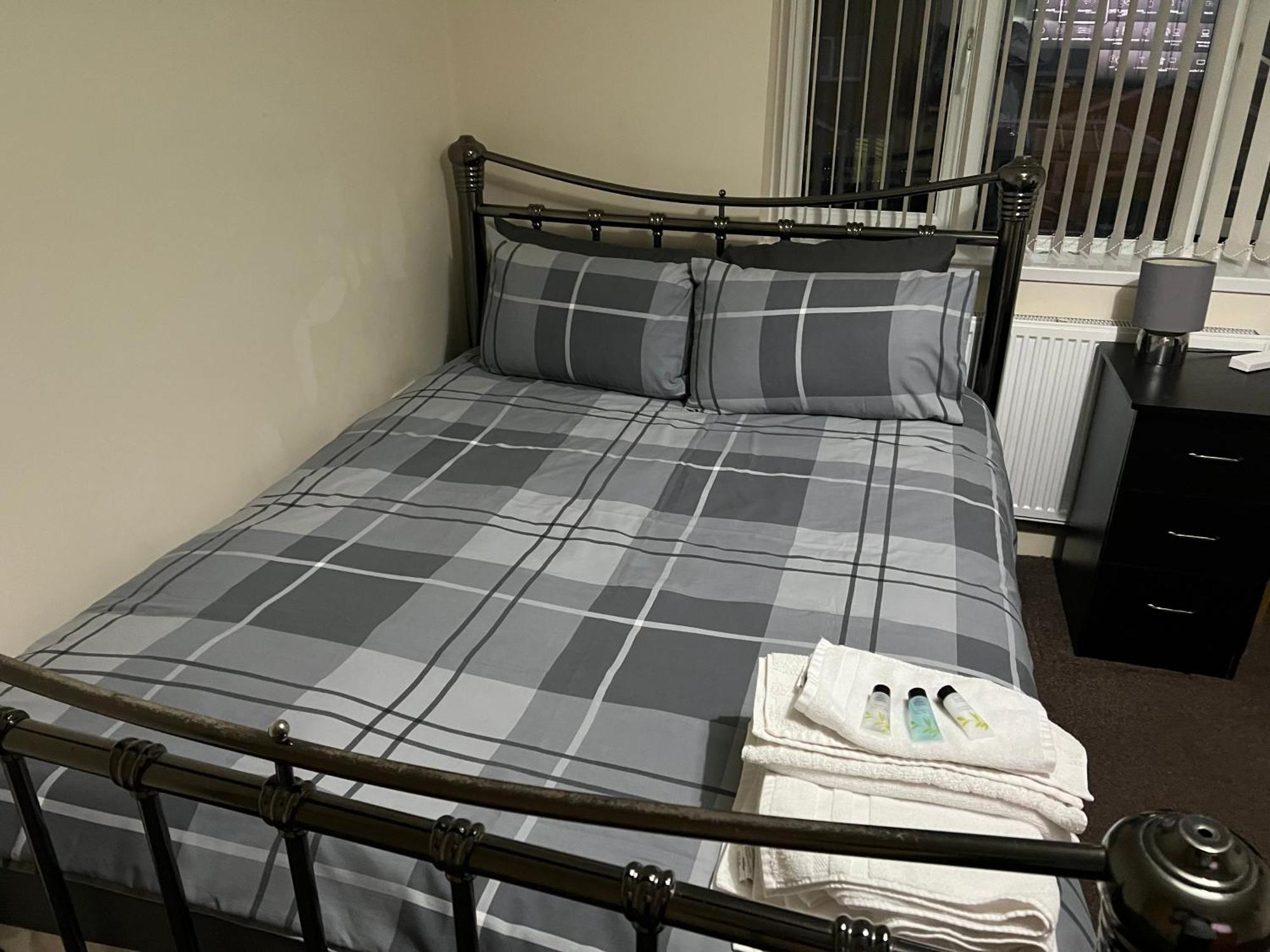 Hams Rest Place - Strictly Only One Guest Allowed In One Room A Second Accompanying Person Will Not Be Allowed Into The Property برمنغهام المظهر الخارجي الصورة