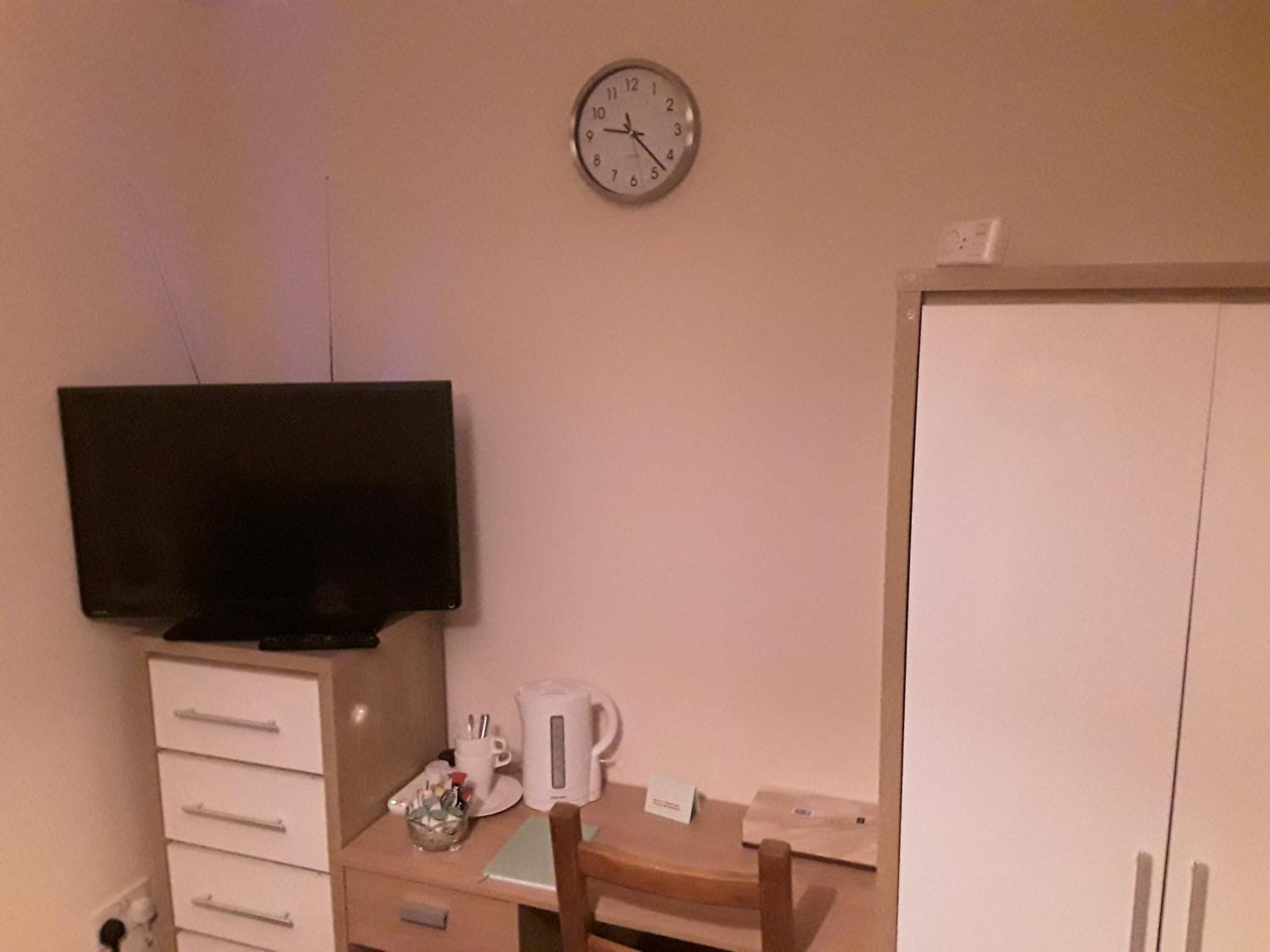 Hams Rest Place - Strictly Only One Guest Allowed In One Room A Second Accompanying Person Will Not Be Allowed Into The Property برمنغهام المظهر الخارجي الصورة