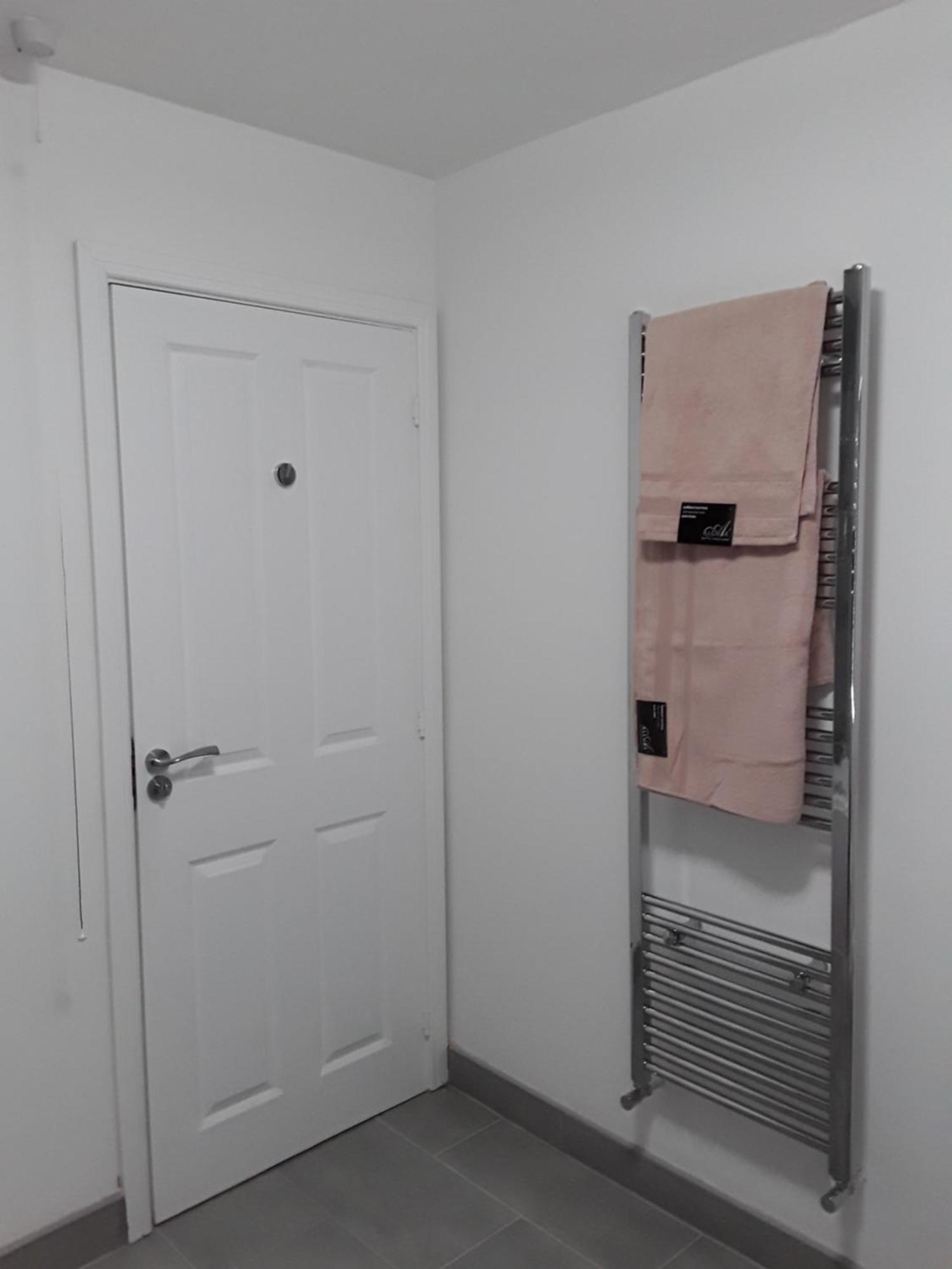 Hams Rest Place - Strictly Only One Guest Allowed In One Room A Second Accompanying Person Will Not Be Allowed Into The Property برمنغهام المظهر الخارجي الصورة